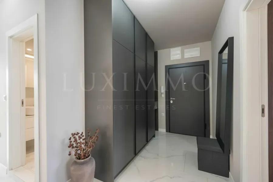 Sea View 2-Bedroom Apartment in Varna's Chaika - Image 3