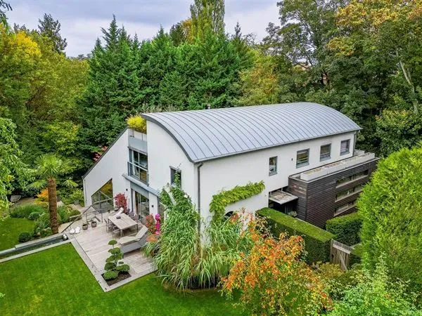 Spacious Architect-Designed House with Private Garden in Ukkel - Image 1