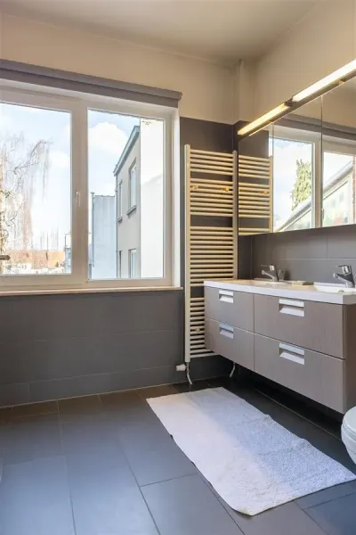 Spacious 4-Bedroom House with Rooftop & Parking in Ukkel - Image 1