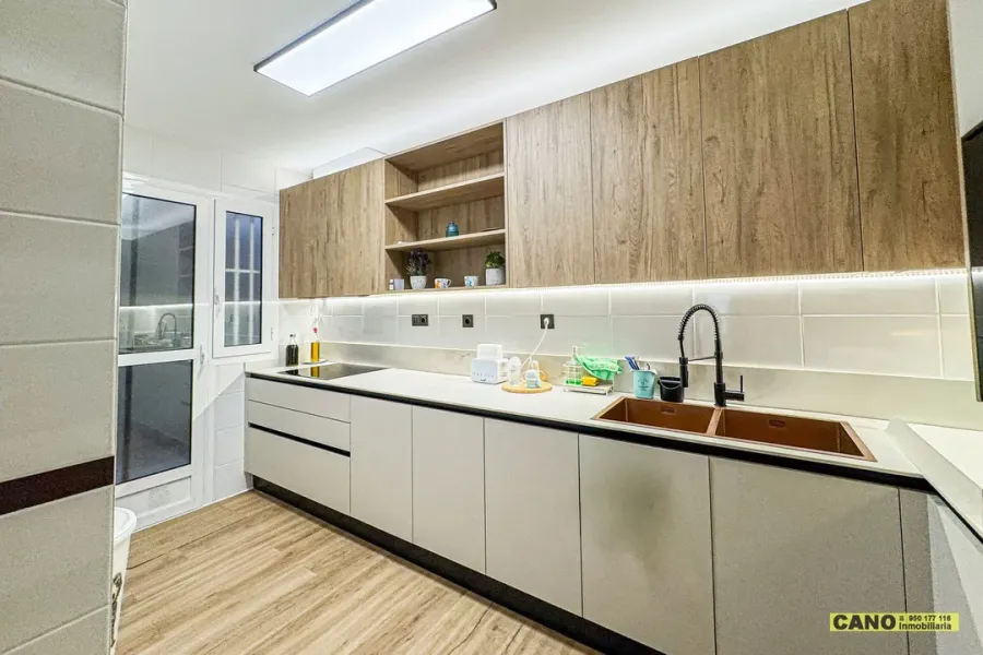 Spacious 3-Bedroom Apartment with Terrace in Prime Viator Location - Image 2