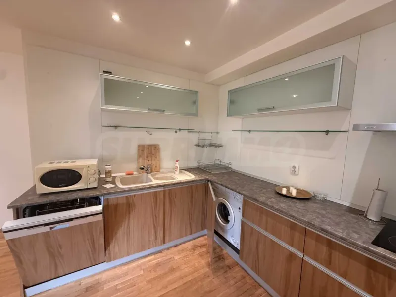 Spacious 3-Bedroom Apartment in New Varna Building - Image 5