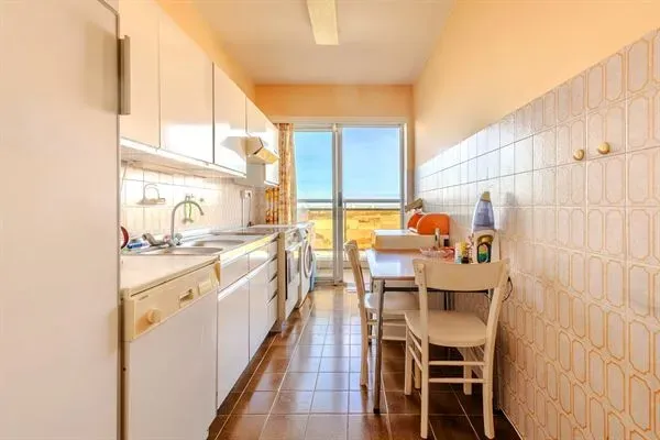 Spacious Brussels Apartment with Terraces & Panoramic City Views - Image 1