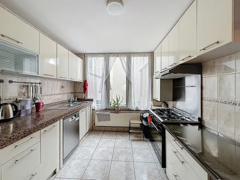 Schaerbeek Master House: 6 Bedrooms, 3 Bathrooms, Investment Potential - Image 3