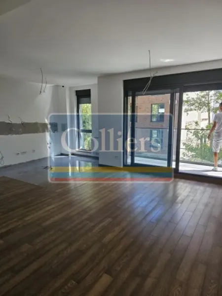 Spacious Four-Bedroom Apartment with Three Terraces and Garage in Vračar - Image 4