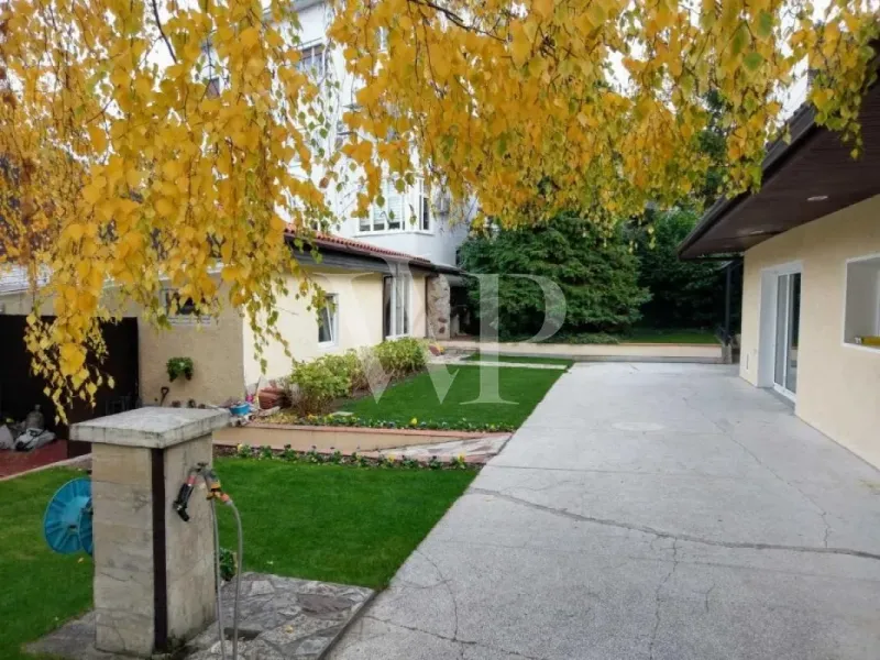 Spacious House with Garden & Gym Near Belgrade - Perfect Family Home - Image 2