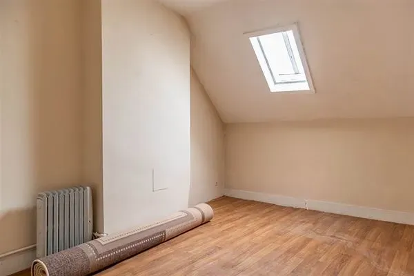 Spacious 4-Bedroom Duplex Apartment in Schaarbeek’s Botanique District - Image 5