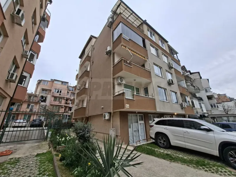 Bright Three-Bedroom Apartment in Varna's "Tsveten Kvartal" - Image 5
