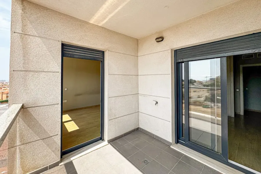 Spacious 3-Bedroom Apartment with Garage in Sunny Villablanca Resort - Image 4