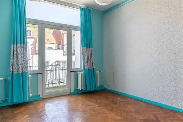 Stunning Maison de Maître with Five Bedrooms and Versatile Layout - Image 3