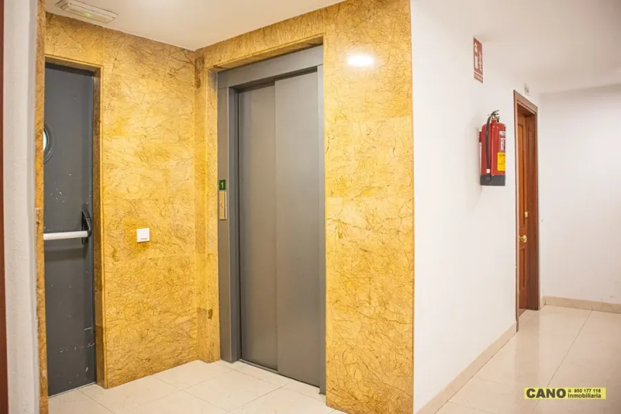 Spacious 3-Bedroom Apartment with Garden in Roquetas de Mar - Image 1
