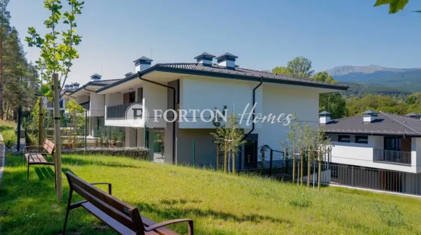 Spacious Forest Retreat: Stunning 4-Bedroom House in Sofia's Kambanite Residential Park. - Image 3