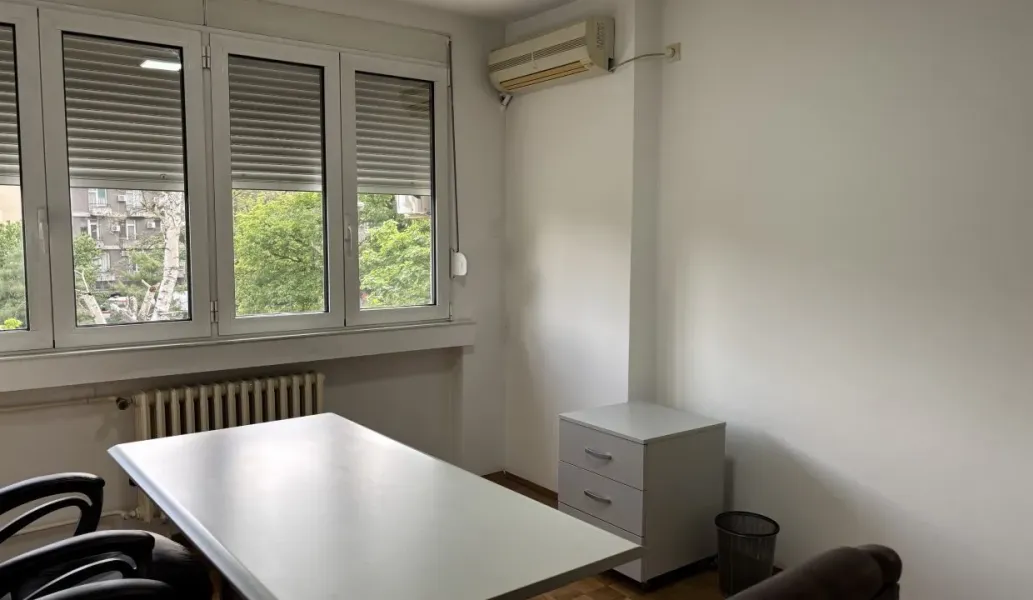 Spacious 3 Bedroom Apartment for Sale – Belgrade’s Karađorjev Square - Image 3