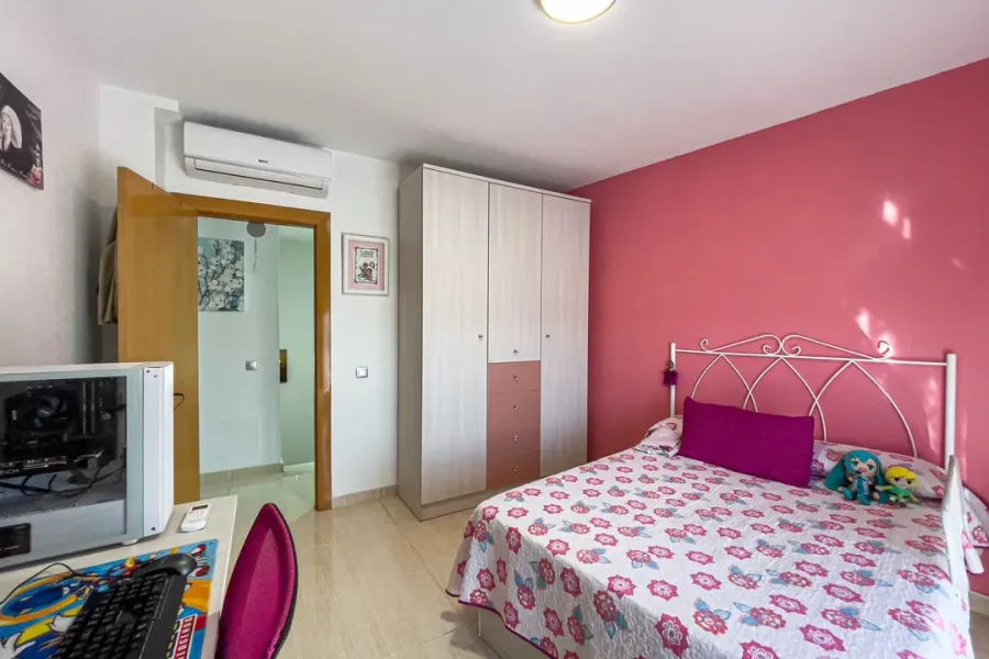 Spacious Triplex Apartment with Pool Potential in Huércal de Almería - Image 3