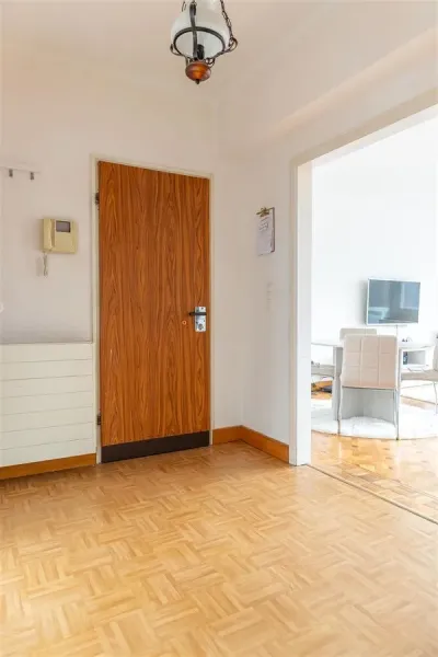 Spacious Anderlecht Apartment with Ponds Views & Garage Box - Image 5