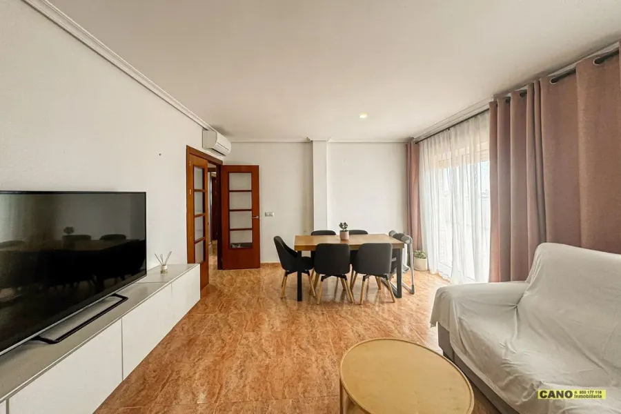 Spacious Almería Penthouse with Large Terrace & Ocean Views - Image 3