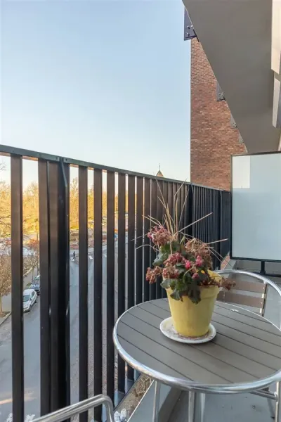 Charming Apartment with Double Terrace in Evere - Perfect for Living - Image 2