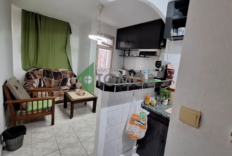 Spacious 3-Bedroom Apartment in Zheleznik, Stara Zagora - Image 3