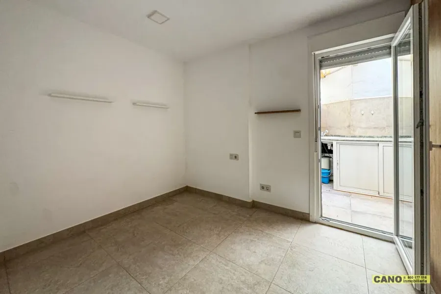 Spacious 3-Bedroom Apartment Near Beach in Roquetas de Mar - Image 2