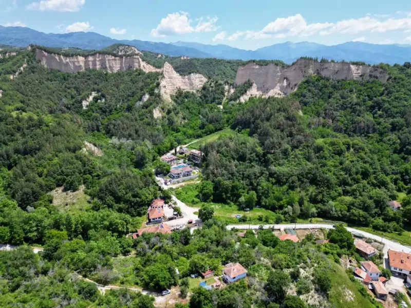 Spacious Mountain Home with Stunning Views – Rozhen, Bulgaria - Image 3