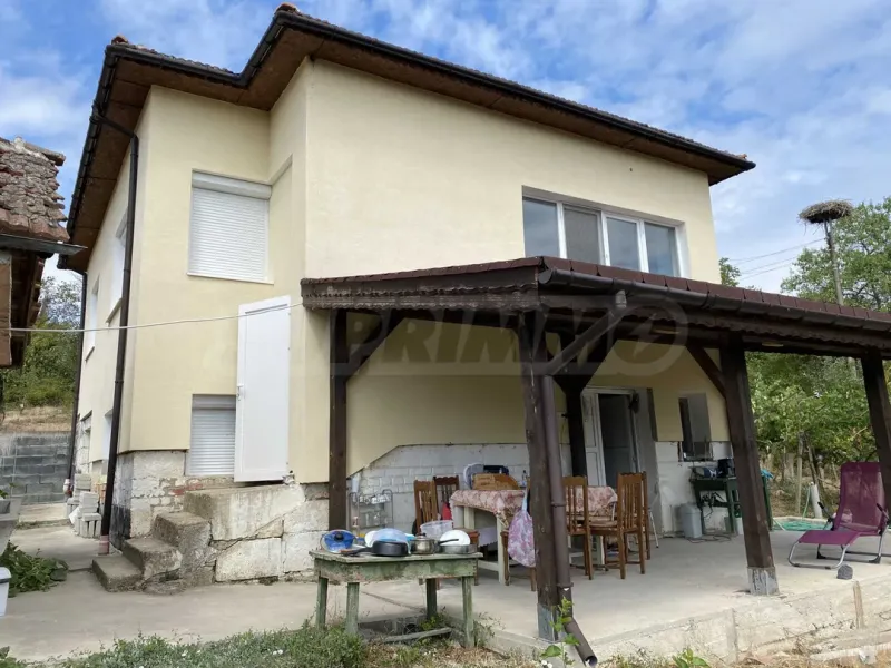 Spacious House with Danube Views & Large Garden - Image 5