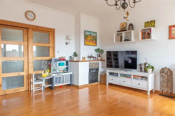 Bright Duplex Penthouse with Terrace in Green Ukkel, 3 Bedrooms - Image 3