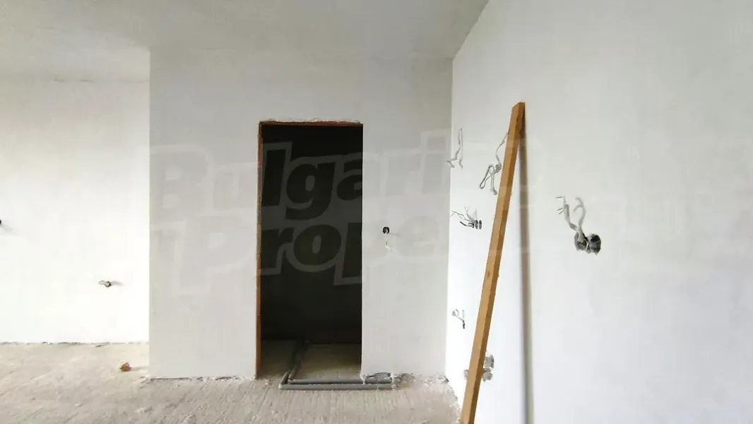 Spacious Two-Bedroom Apartment in Kazanski District, Stara Zagora - Image 3