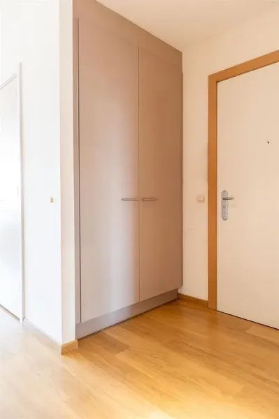 Bright 2-Bedroom Apartment with Terrace Near Calvevoet Station - Image 3