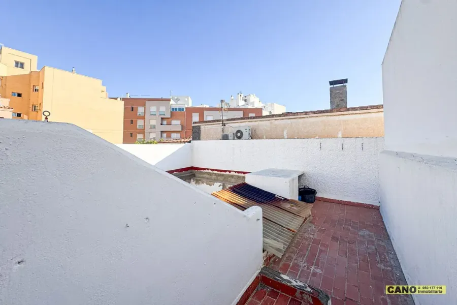 Almería Townhouse with Patio & Solarium – 3 Bedrooms, 98,000 EUR - Image 2