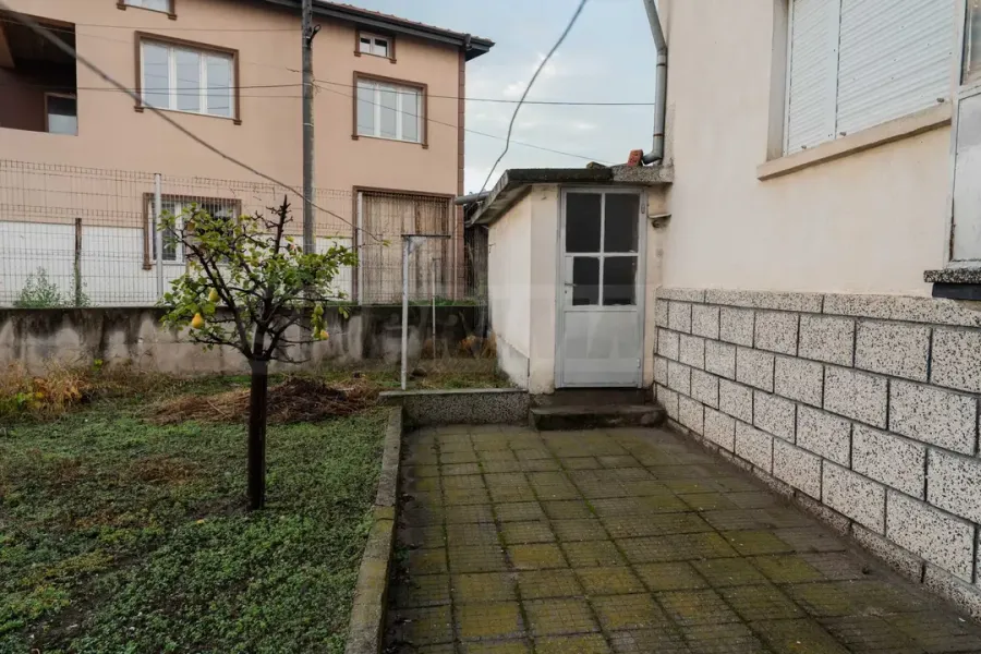 Spacious House with Extra Level & Garden in Bulgaria - Image 2