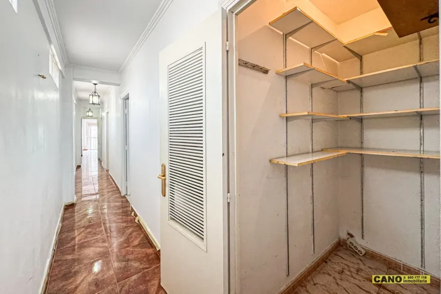 Spacious 2-Bedroom Apartment with Terrace in Almería City - Image 3