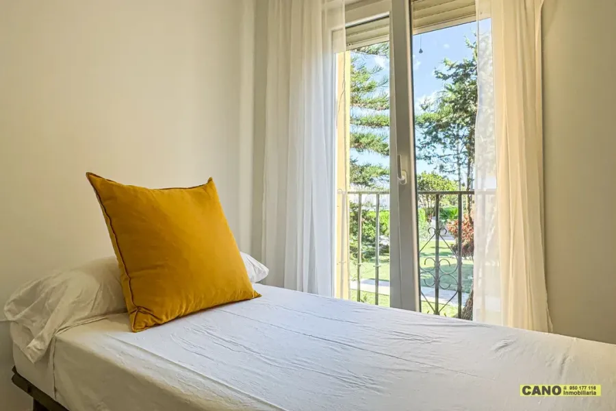 Spacious 3-Bedroom Apartment Near Beach in Roquetas de Mar - Image 5
