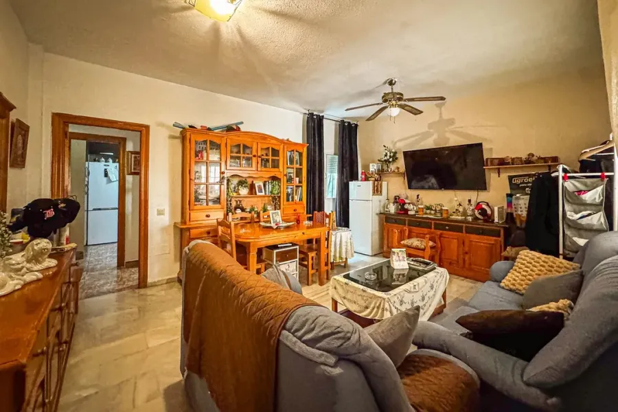Spacious 3-Bedroom Duplex in Balerma, Near Park and Sports Pavilion - Image 3