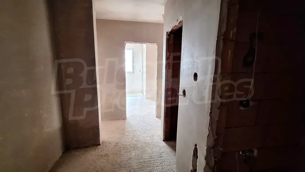 Spacious South-Facing 2-Bedroom Apartment in Varna's Vazrazhdane 1 - Image 5