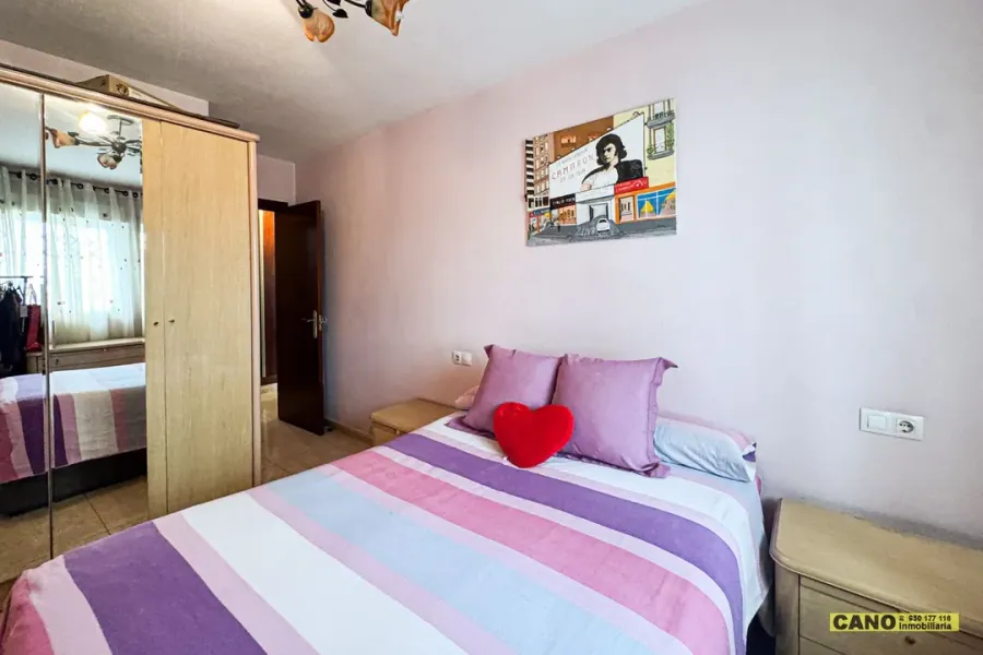 Spacious 2-Bedroom Apartment with Elevator in Almería, Spain - Image 2