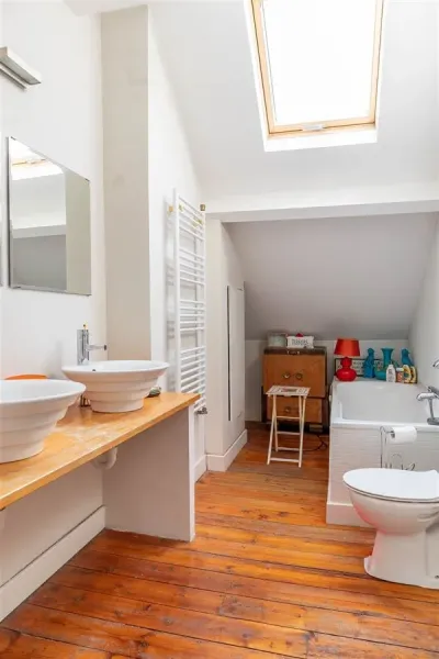 Uccle Border Townhouse: Four Bedrooms, Authentic Charm & Heritage. - Image 3