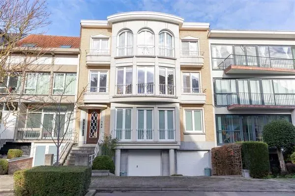 Spacious 3-Bedroom Apartment in Ukkel – Low Charges, Bright & Ready! - Image 5