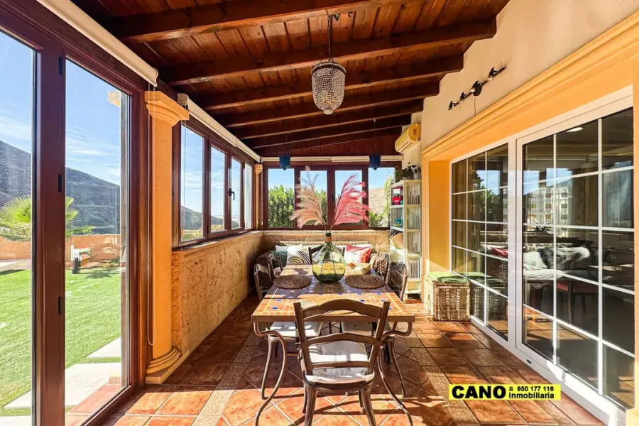 Spacious Chalet with Pool & Golf Views in Envía Golf, Spain - Image 2