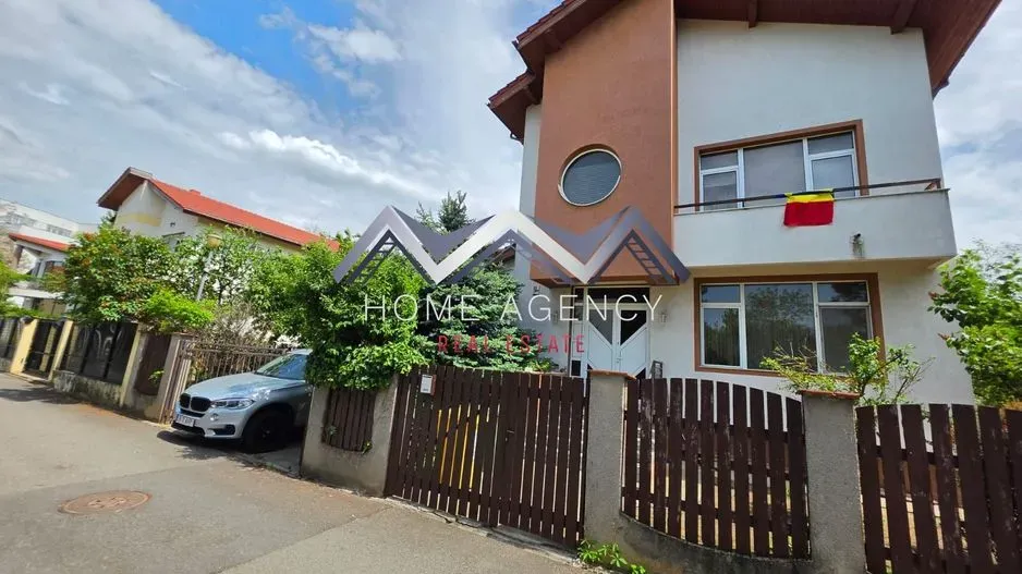 Spacious Villa with Garden in Voluntari, Romania - Image 3