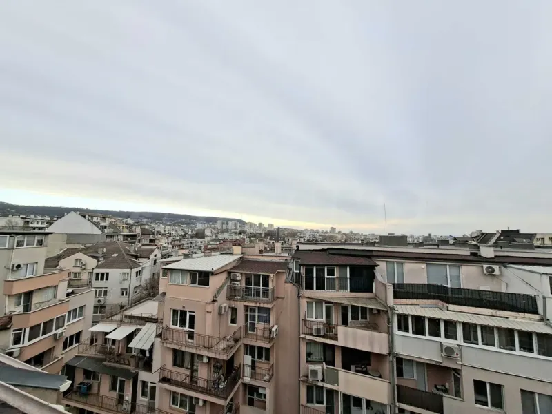 Bright Three-Bedroom Apartment in Varna's "Tsveten Kvartal" - Image 1