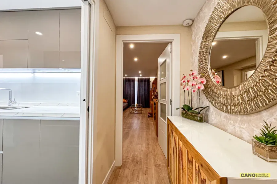 Apartment for sale in Roquetas de Mar - Image 1