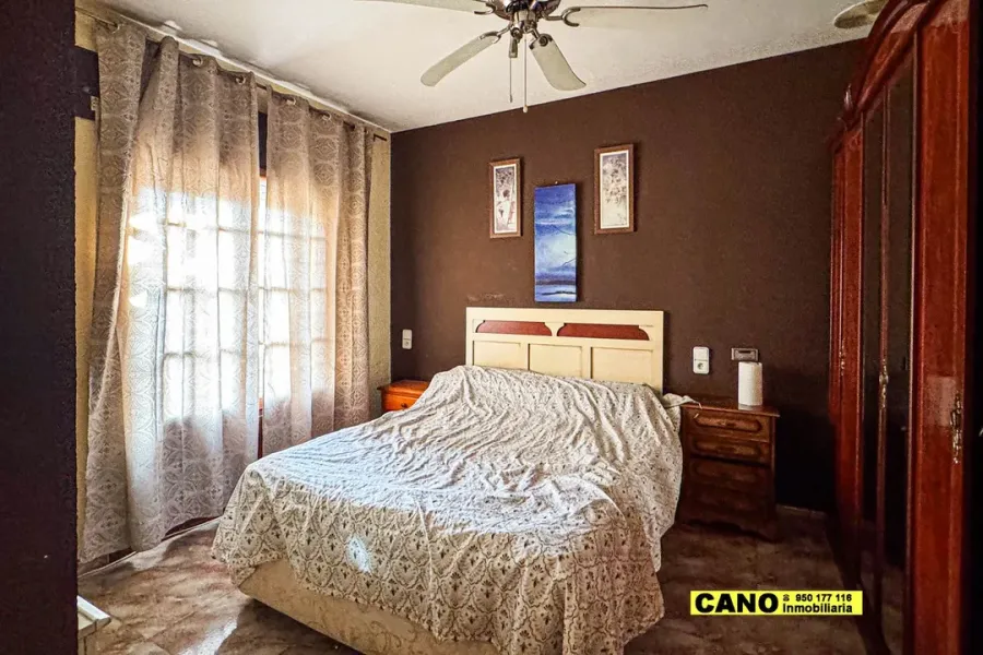 Spacious 4-Bedroom Dúplex Apartment in Prime Aguadulce Location - Image 2