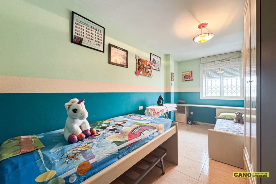Spacious 2-Bedroom Apartment with Elevator in Almería, Spain - Image 1