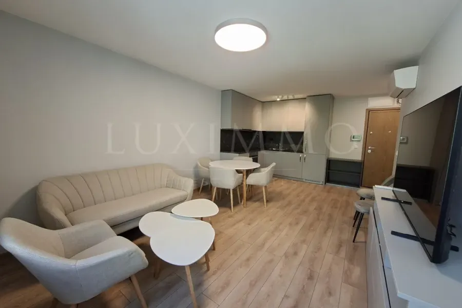 Bright Two-Bedroom Seafront Apartment in Varna’s Greek Quarter - Image 2