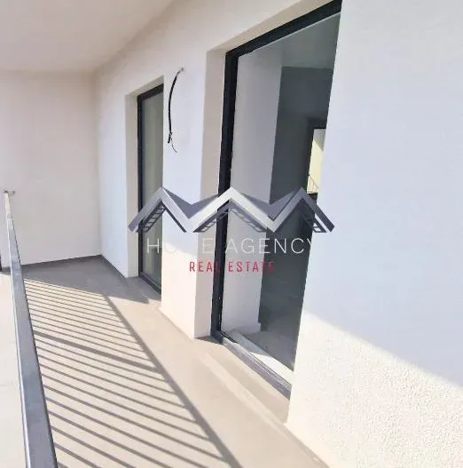Spacious 3-Bedroom Apartment in Central Otopeni for Sale - Image 5