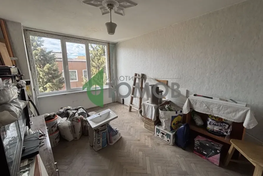 Spacious 3-Bedroom Apartment with Box in Stara Zagora - Image 5