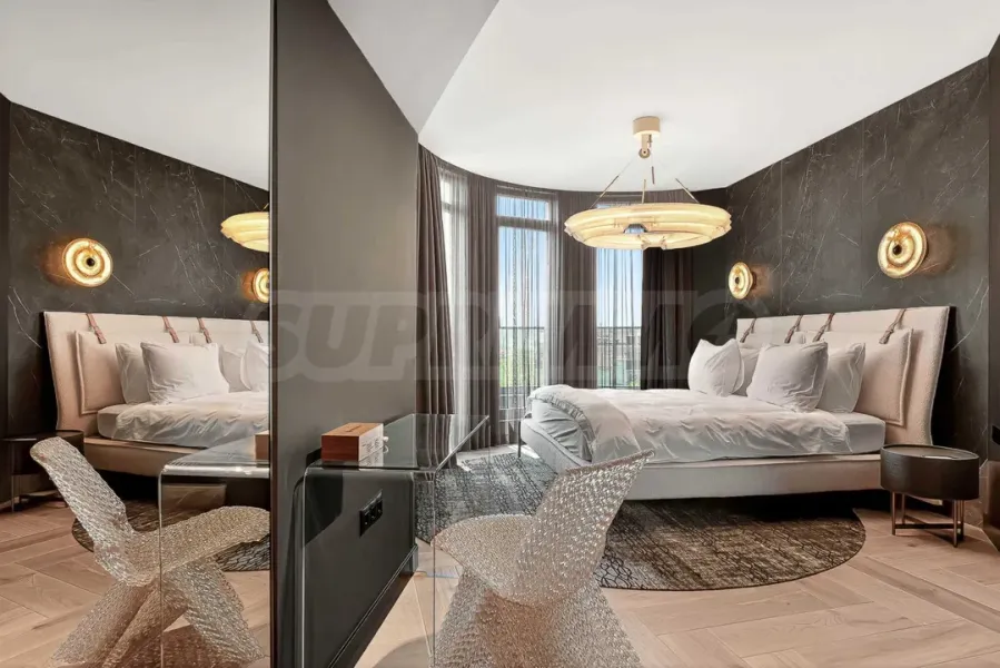 Luxury Varna Penthouse: Spa, Sea Views & Style - Image 1