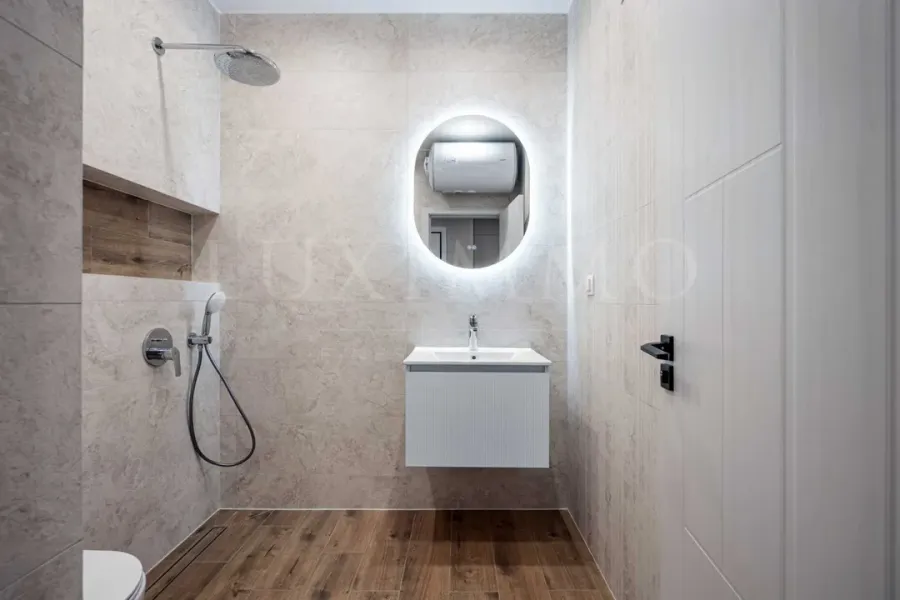 Stylish One-Bedroom Apartment in Prestigious Plovdiv Complex - Image 5
