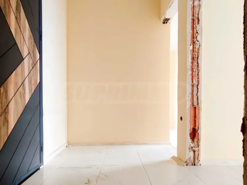 Bright apartment in Varna's Vl. Varnenchik district. - Image 1