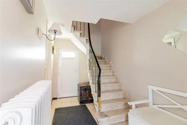 Charming Cul-de-Sac House with 3 Bedrooms – Perfect Family Home - Image 1