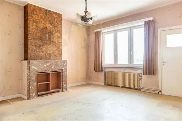 Spacious Royal Uccle Home: Renovation Opportunity with High Potential - Image 3